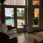 Viktoria ~vizparti ~ Medences ~ Apartment