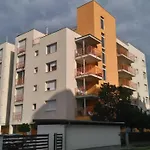 Viktoria ~vizparti ~ Medences ~ Apartment