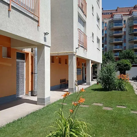 Viktória ~vízparti ~ Medencés ~ Apartman Apartman