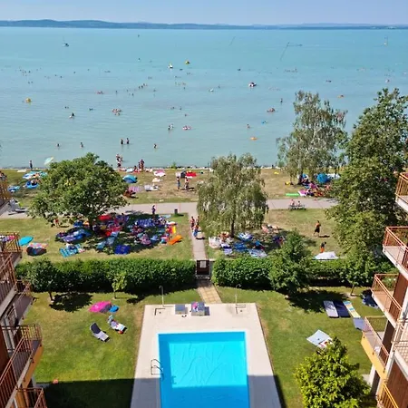 Apartman Viktória ~vízparti ~ Medencés ~ Apartman *
