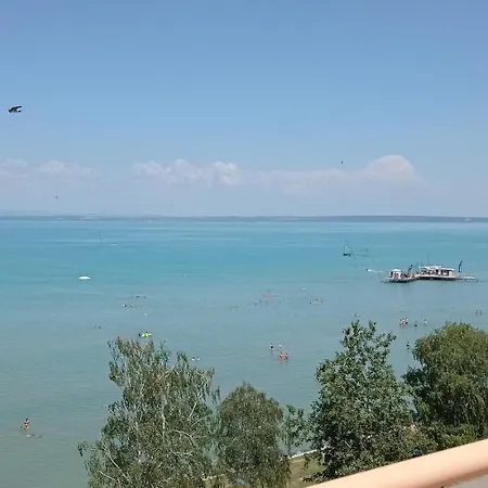 Viktória ~vízparti ~ Medencés ~ Apartman * Siófok