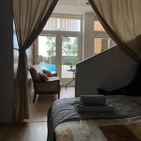 Apartman Viktória ~vízparti ~ Medencés ~ Apartman *