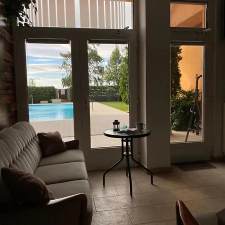 Viktória ~vízparti ~ Medencés ~ Apartman Apartman