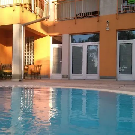 Apartment Viktoria ~vizparti ~ Medences ~